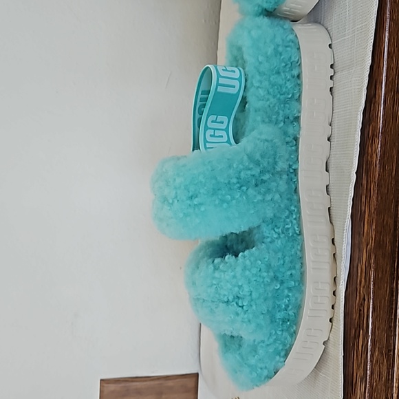 UGG Oh Fluffita Genuine Shearling Size 11 Slipper - Picture 4 of 12